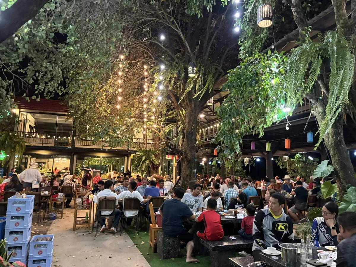 ร้านครัวจิตรา การ์เด้นเฮ้าส์ บรรยากาศหน้าร้าน คลอง 5